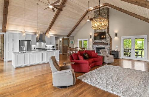 Marion House | Overlook at Lake James & Black Bear Access offers great lake and mountain views.