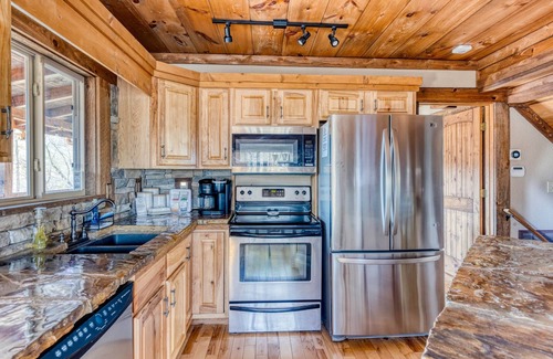 Blue Ridge House | Overlook Nook, Mtn View Cabin w/Treehouse, Hot tub & 2 King Beds