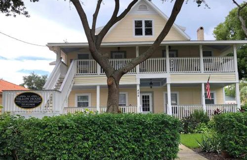 Downtown Dunedin Apartment | Overlooking Downtown Dunedin Two Bedroom apartment NO KIDS, NO PETS