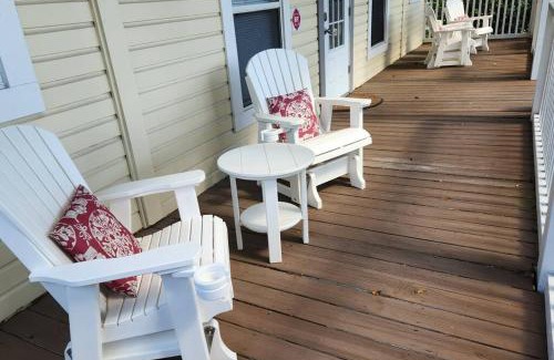 Downtown Dunedin Apartment | Overlooking Downtown Dunedin Two Bedroom apartment NO KIDS, NO PETS
