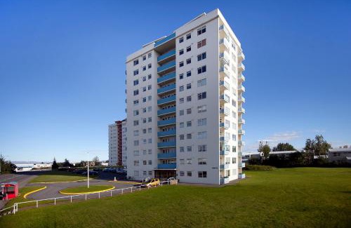 Laugardalur Apartment | Overlooking the city, bright & cozy - Free Parking (A2)