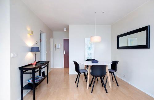 Laugardalur Apartment | Overlooking the city, bright & cozy - Free Parking (A2)