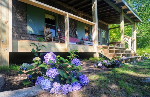 Friendship Cottage | Overlooking the Ocean with Large Porch