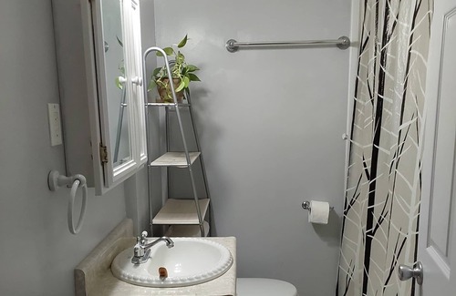 Swainsboro House | Oversized 1932 bungalow with updates. Only 2 hours from Tybee Island, Georgia