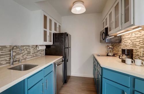 San Jose Hotel | Oversized Suites! Close to the Norman Y. Mineta San Jose International Airport