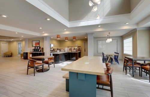 San Jose Hotel | Oversized Suites! Close to the Norman Y. Mineta San Jose International Airport