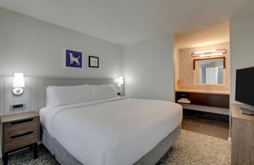 San Jose Hotel | Oversized Suites! Close to the Norman Y. Mineta San Jose International Airport