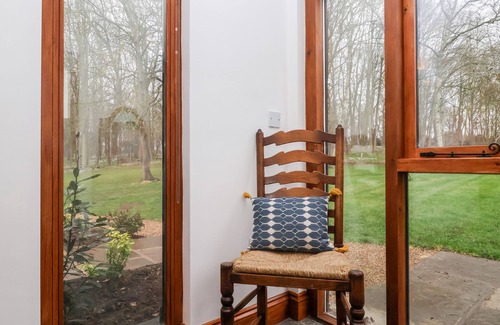 Kettleburgh Cottage | OWL COTTAGE, pet friendly in Framlingham