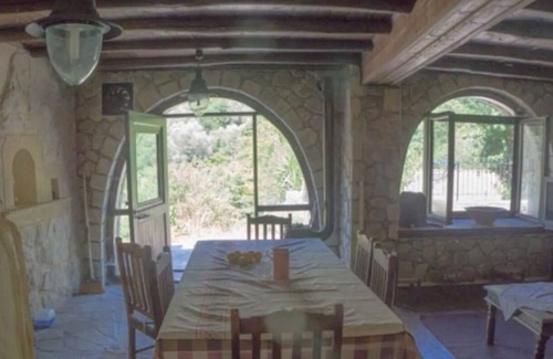 Kakopetros House | Owl House on the way to Southern Crete