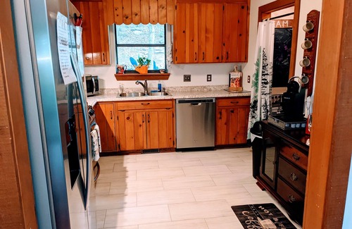 Clarkesville House | Owl Landing Treehouse retreat with firepit. 12 minutes to Helen & Clarkesville!