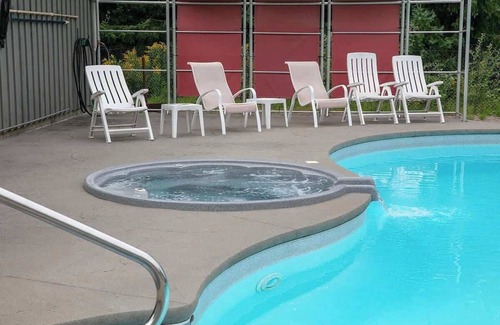 Potton Ski Chalet | Owl's Head - Inground Pool - Spa - View - Méridien