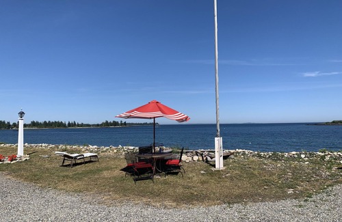 Owls Head Cottage | Owl's Head Maine Beachfront Cottage with wonderful sand beach & stunning views