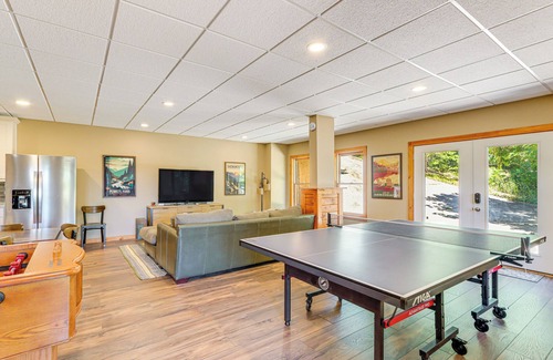 Ranger Cabin | 'Owl's Nest' Pet-Friendly Cabin w/Private Hot Tub