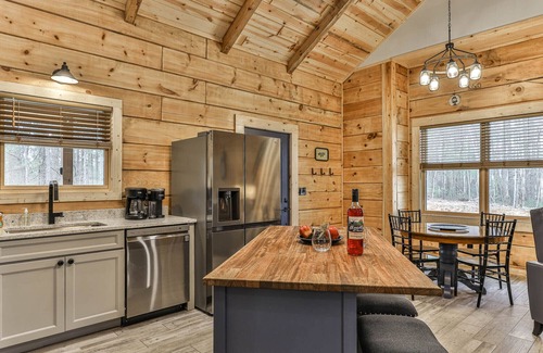 Ellijay Cabin | Owl's Roost - 2BR, Hot Tub, Firepit, Dog Friendly/Minimum Age Requirement of 2