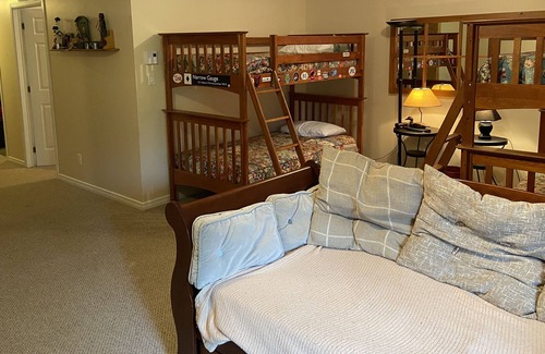 Owl's Head Ski Resort House | Owls Head End Unit With Beach Access
