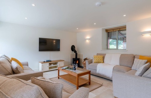 Gloucester Cottage | Owls Nest Barn - sleeps 9 guests in 4 bedrooms