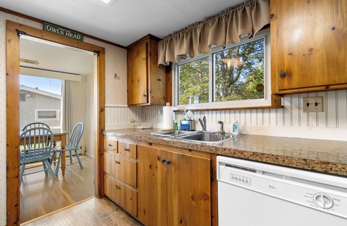 Owls Head Cottage | Owls Nest on Crescent Beach