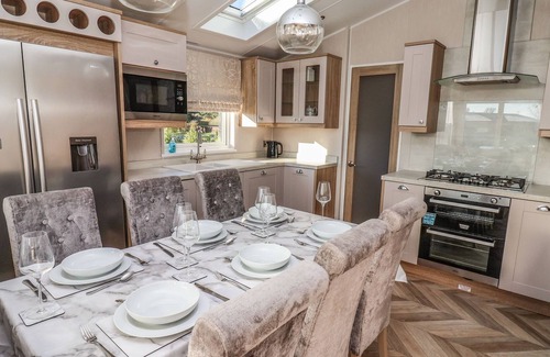 Newton on Derwent Cottage | OWL’S NEST, pet friendly, with hot tub in Wilberfoss