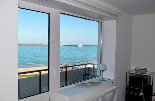 Helgoland Apartment | Owner Suite, 1. OG, balcony seafront - Dünenblick Apartments