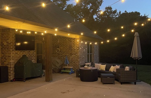 Oxford House | Oxford Country Home-15 Minutes From Campus!