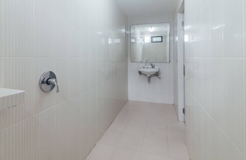 Ambon Hotel | OYO 1448 Mangga Dua Guest House