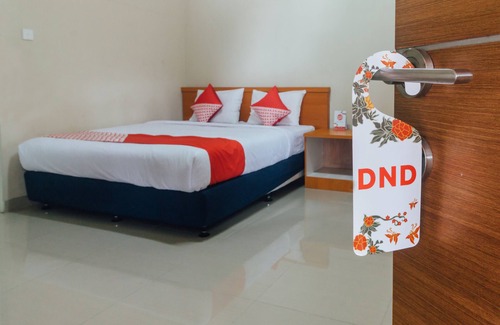 Ambon Hotel | OYO 1448 Mangga Dua Guest House