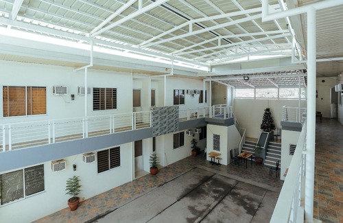 Angeles City Hotel | OYO 645 Ljenj Apartelle