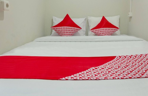 Tangerang House | OYO 737 Kamar Keluarga Mahkota 8