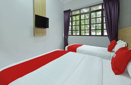 Taman Johor Jaya Hotel | OYO 90626 Hotel Ezzyhome Johor Jaya