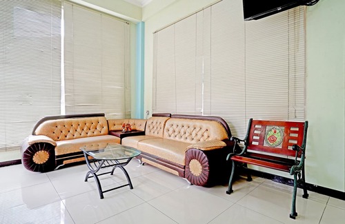 Bandung Hotel | OYO 90836 Bartu Guesthouse