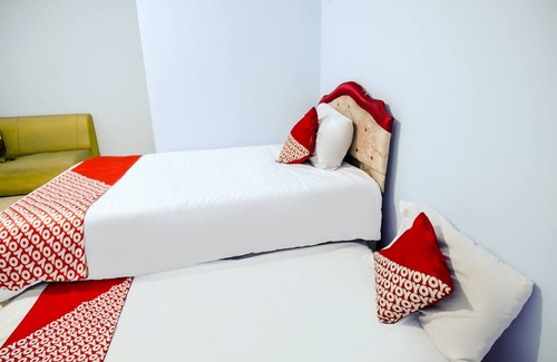 Tulungagung Hotel | OYO 90863 Omah Kost Syariah