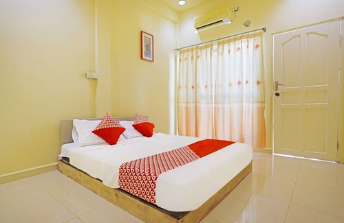 Tanjung Pinang Hotel | OYO 90998 Wisma Pinggir