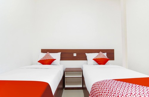 Dumai Hotel | OYO 91301 Lewis Dc Guesthouse