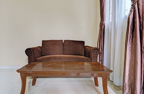 Garut Hotel | OYO 92023 Singgasana Cipelah Syariah
