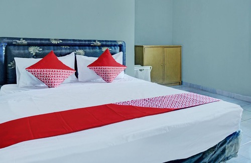 West Pesisir Hotel | OYO 92205 C-house