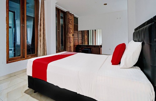 Cileunyi Hotel | OYO 92252 Wisma Rina Rini Cibiru Managed By Hss Group