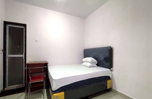 Makassar Hotel | OYO 93175 Wisma Syariah Dian Near Pare-pare