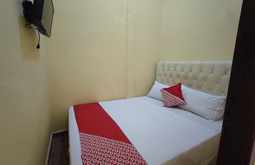 Palembang Hotel | OYO 93591 Penginapan Dvn & Tmy Pangkalan Balai
