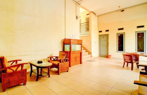 Depok Hotel | OYO 94716 Hartini Residence Syariah