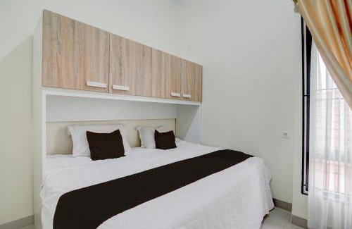 Pekanbaru Hotel | OYO 94758 Kamila House