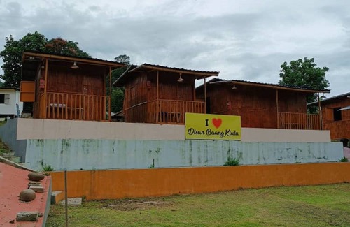 Gana-Gana House | OYO Home 90737 Disan Baang Kiulu
