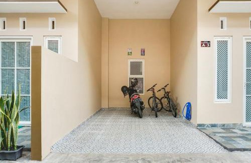 Asrikaton Hotel | OYO Life 91569 Omah Wijaya Kusuma Syariah