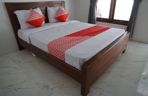 Blitar Hotel | OYO Life 93185 Ayani Guest House