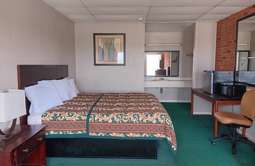 Keysville Hotel | OYO Sheldon's Motel And Restaurant