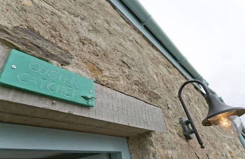 Llanfaethlu Apartment | Oyster Catcher - a ground floor bedroom that sleeps 6 guests in 3 bedrooms