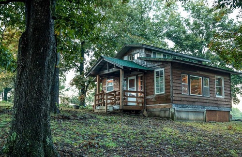West Fork Cabin | OZARK GEM near Devil’s Den State Park and Fayetteville