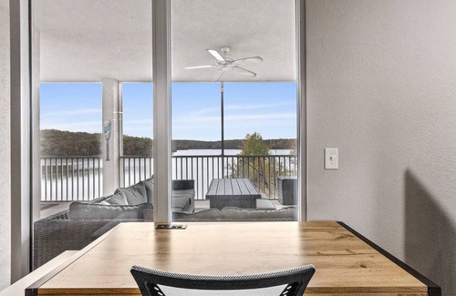 Osage Beach Condo | Ozark Getaway! Lake Views & In/Outdoor Pools! 3112