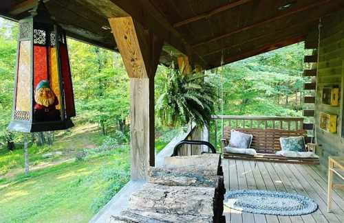 Winslow Cabin | Ozark Mountain Log Cabin Retreat in Northwest Arkansas