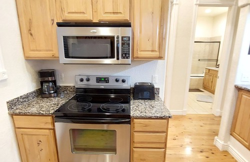 Indian Point Cabin | Ozark Mountain Walk-in Log Cabin by Silver Dollar City & Table Rock Lake!