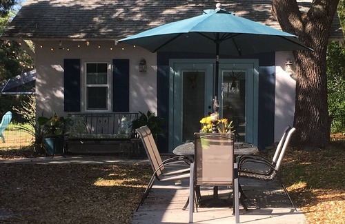 Ozona Apartment | Ozona Guesthouse! 3 Blocks to Pinellas Trail, Brewery, Eats, & Dog Friendly!